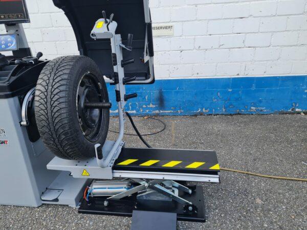 Rad-Lift – Reifenheber für Wuchtmaschinen Rema-Maschinen AG 5